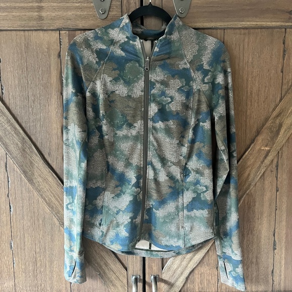 Athleta Salutation Topiary Abstract Olive Jacket Size S - Picture 6 of 10